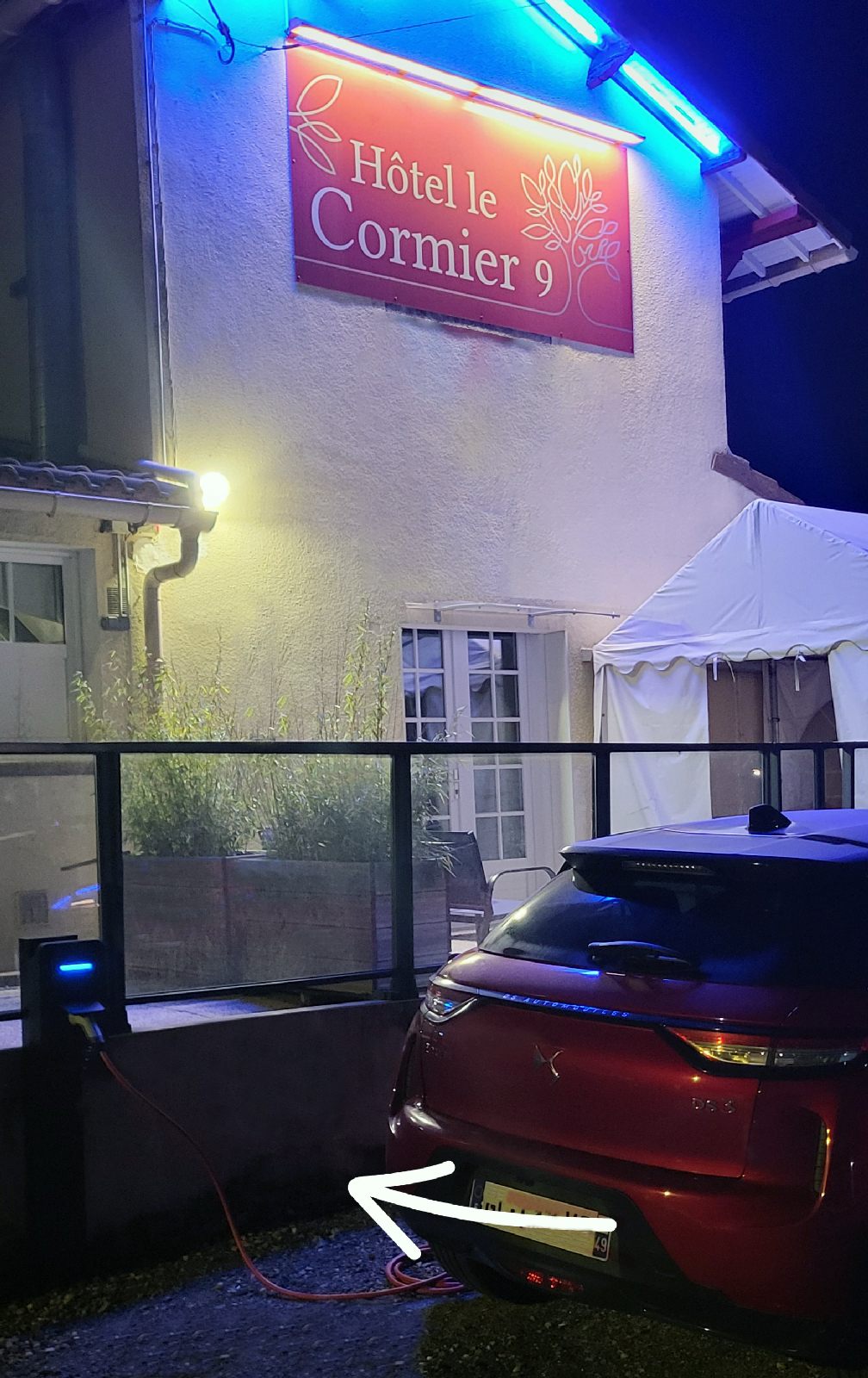 borne recharge véhicule electrique cholet hotel cormier 9